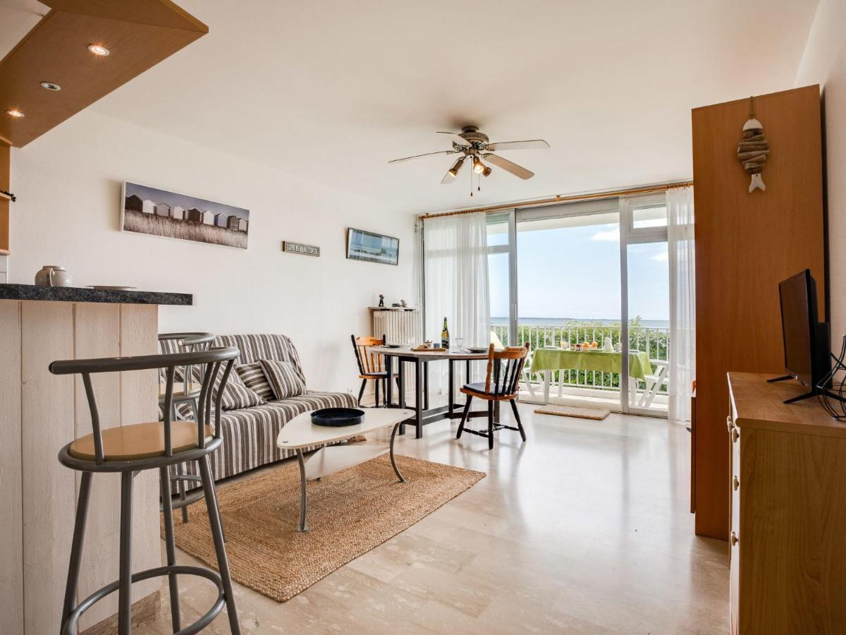 Apartment Les Trois Iles-6 By Interhome Quiberon